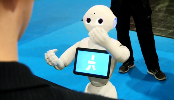 Robot wie, co czujesz i dostarcza pizzę!